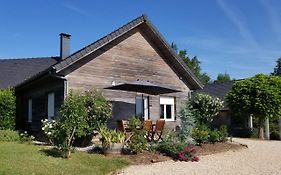 Gîte de la Tuillère, maison contemporaine en bois avec vue et piscine